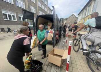 Busy z darami dotarły już do zalanych Głuchołaz