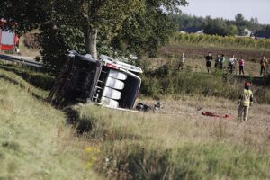 21.09.2024. Wypadek na drodze krajowej nr 74 w okolicy Lechowa / Fot. Jarosław Kubalski - Radio Kielce