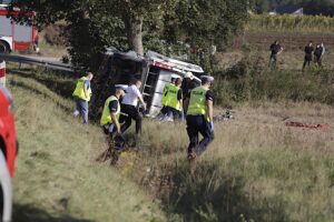 21.09.2024. Wypadek na drodze krajowej nr 74 w okolicy Lechowa / Fot. Jarosław Kubalski - Radio Kielce