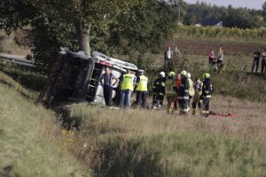 21.09.2024. Wypadek na drodze krajowej nr 74 w okolicy Lechowa / Fot. Jarosław Kubalski - Radio Kielce