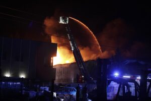 24.09.2024. Kielce. Pożar lakierni. / Fot. Jarosław Kubalski - Radio Kielce