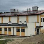 Nowa hala przy Dwujęzycznej Szkole Podstawowej im. Jana Pawła II w Bolminie / źródło: Urząd Gminy i Miasta Chęciny