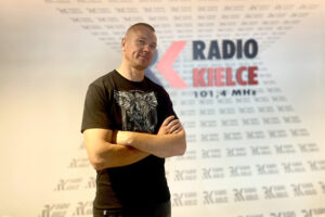 Michał „Mord” Bednarski, członek Klubu Historycznego HIRD odpowiedzialny za szkolenie wojów, dowódca zbrojnego ramienia tejże grupy / Fot. Dorota Klusek – Radio Kielce