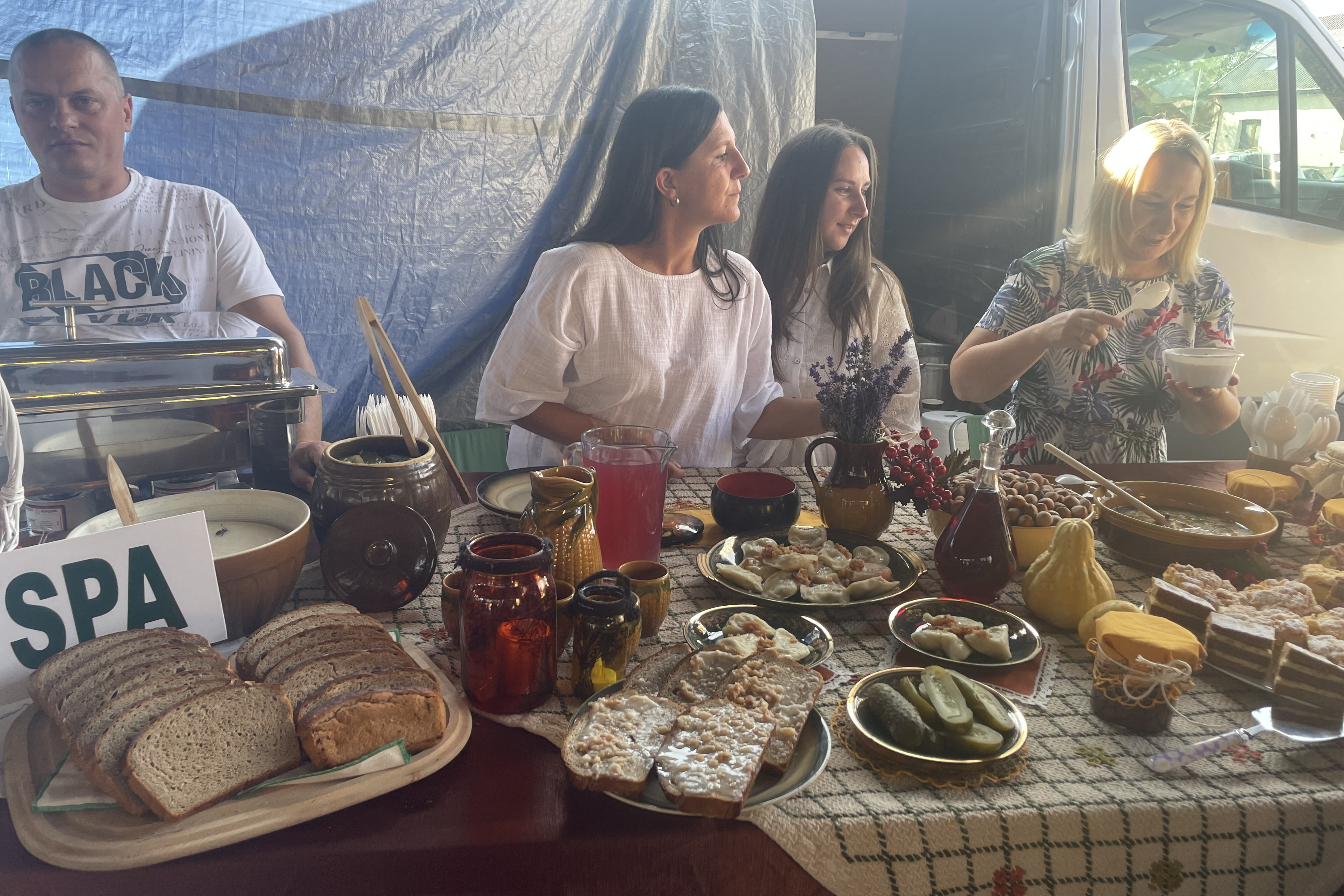 Pyszny festiwal. Dania prezentowano na stoiskach dwunastu miesięcy