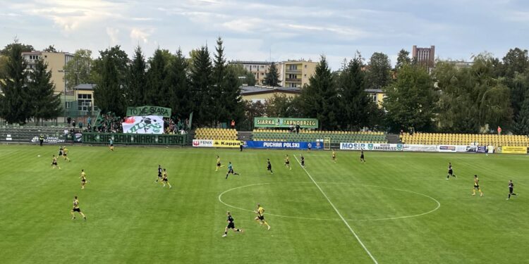 25.09.2024. Tarnobrzeg. Puchar Polski. Siarka Tarnobrzeg - Star Starachowice / Fot. Kamil Król - Radio Kielce