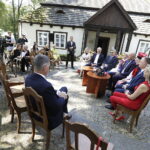 02.09.2024 Kielce. Konferencja prasowa przed Dworkiem Laszczyków na temat Dożynek Wojewódzkich / Fot. Jarosław Kubalski - Radio Kielce