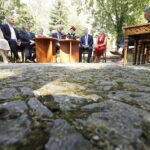 02.09.2024 Kielce. Konferencja prasowa przed Dworkiem Laszczyków na temat Dożynek Wojewódzkich / Fot. Jarosław Kubalski - Radio Kielce