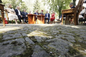 02.09.2024 Kielce. Konferencja prasowa przed Dworkiem Laszczyków na temat Dożynek Wojewódzkich / Fot. Jarosław Kubalski - Radio Kielce