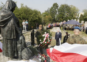 17.09.2024 Kielce Uroczystości w 85. rocznicę ataku ZSRR na Polskę pod pomnikiem Matki Polki Sybiraczki / Fot. Jarosław Kubalski - Radio Kielce