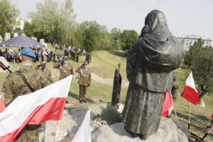 17.09.2024 Kielce Uroczystości w 85. rocznicę ataku ZSRR na Polskę pod pomnikiem Matki Polki Sybiraczki / Fot. Jarosław Kubalski - Radio Kielce