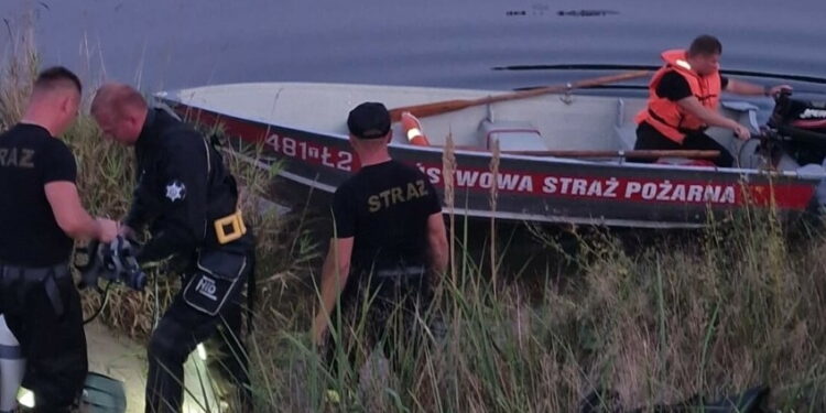 Mężczyzna zniknął pod wodą. Służby w akcji