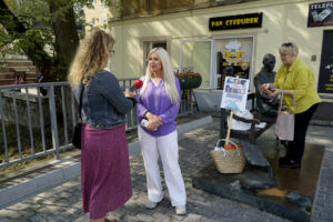 17.09.2024 Kielce. Zbiórka podpisów pod nowelizacją ustawy o ochronie zwierząt / Fot. Aleksandra Kwaśniewska - Radio Kielce