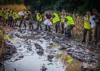 Następne grupy świętokrzyskich żołnierzy pojechały do walki z powodzią