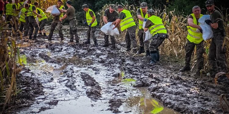 Następne grupy świętokrzyskich żołnierzy pojechały do walki z powodzią