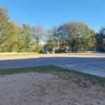 Nie chcą już grać „na betonie" - Radio Kielce 30.09.2024. Kielce. Boisko Szkoły Podstawowej nr 22 w Kielcach / źródło: SP 22