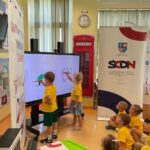 05.09.2024. Kielce. Nowoczesny sprzęt wspomoże naukę angielskiego w kieleckim Przedszkolu Samorządowym nr 34 / Fot. Daniel Lenart - Radio Kielce