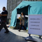 20.09.2024. Kielce. Transport darów zebranych pod Urzędem Wojewódzkim wyjeżdża do powodzian z powiatu kłodzkiego / Fot. Aleksandra Kwaśniewska - Radio Kielce