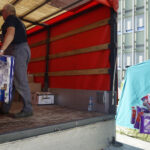 20.09.2024. Kielce. Transport darów zebranych pod Urzędem Wojewódzkim wyjeżdża do powodzian z powiatu kłodzkiego / Fot. Aleksandra Kwaśniewska - Radio Kielce