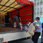 20.09.2024. Kielce. Transport darów zebranych pod Urzędem Wojewódzkim wyjeżdża do powodzian z powiatu kłodzkiego / Fot. Aleksandra Kwaśniewska - Radio Kielce