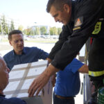 20.09.2024. Kielce. Transport darów zebranych pod Urzędem Wojewódzkim wyjeżdża do powodzian z powiatu kłodzkiego / Fot. Aleksandra Kwaśniewska - Radio Kielce