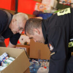 20.09.2024. Kielce. Transport darów zebranych pod Urzędem Wojewódzkim wyjeżdża do powodzian z powiatu kłodzkiego / Fot. Aleksandra Kwaśniewska - Radio Kielce