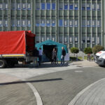 20.09.2024. Kielce. Transport darów zebranych pod Urzędem Wojewódzkim wyjeżdża do powodzian z powiatu kłodzkiego / Fot. Aleksandra Kwaśniewska - Radio Kielce