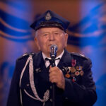 Ma 90 lat i wystapił w telewizyjnym programie muzycznym