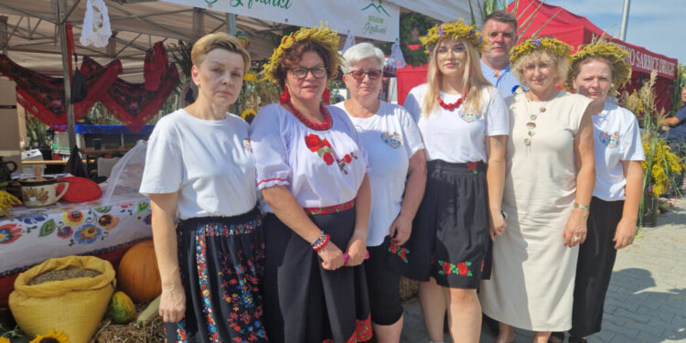 Józefianki – młode Koło Gospodyń i Gospodarzy Wiejskich z Józefiny - Radio Kielce