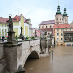 15.09.2024. Kłodzko. Rzeka Nysa Kłodzka zalała Kłodzko / Fot. PAP - Maciej Kulczyński
