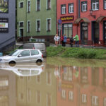 15.09.2024. Cieszyn. Wezbrana rzeka Olza w Cieszynie / Fot. PAP - Michał Meissner