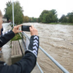 15.09.2024. Cieszyn. Wezbrana rzeka Olza w Cieszynie / Fot. PAP - Michał Meissner