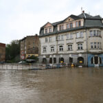 15.09.2024. Kłodzko. Rzeka Nysa Kłodzka zalała Kłodzko / Fot. PAP - Maciej Kulczyński
