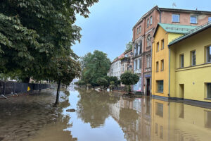 15.09.2024. Głuchołazy (woj. opolskie). Rzeka Biała Głuchołaska zalała Głuchołazy / Fot. PAP - Michał Meissner