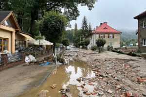 15.09.2024. Głuchołazy (woj. opolskie). Rzeka Biała Głuchołaska zalała Głuchołazy / Fot. PAP - Michał Meissner