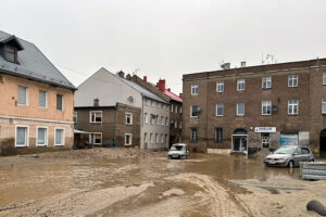 15.09.2024. Głuchołazy (woj. opolskie). Rzeka Biała Głuchołaska zalała Głuchołazy / Fot. PAP - Michał Meissner