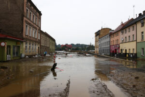 16.09.2024. Głuchołazy (woj. opolskie). Rzeka Biała Głuchołaska zalała Głuchołazy / Fot. PAP - Krzysztof Świderski