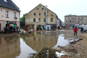 16.09.2024. Głuchołazy (woj. opolskie). Rzeka Biała Głuchołaska zalała Głuchołazy / Fot. PAP - Krzysztof Świderski