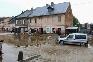 16.09.2024. Głuchołazy (woj. opolskie). Rzeka Biała Głuchołaska zalała Głuchołazy / Fot. PAP - Krzysztof Świderski