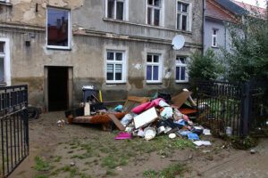 16.09.2024. Głuchołazy (woj. opolskie). Rzeka Biała Głuchołaska zalała Głuchołazy / Fot. PAP - Krzysztof Świderski