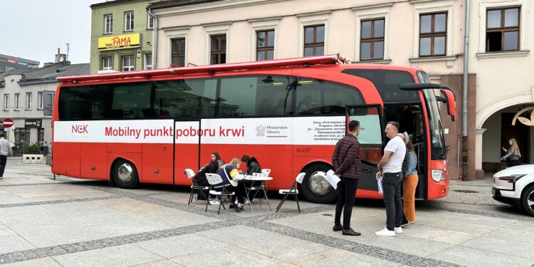 13.09.2024. Kielce. Zbiórka krwi na Rynku / Fot. Marcin Marszałek - Radio Kielce