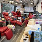 Urzędnicy i kielczanie nie szczędzili krwi - Radio Kielce 13.09.2024. Kielce. Zbiórka krwi na Rynku / Fot. Marcin Marszałek - Radio Kielce