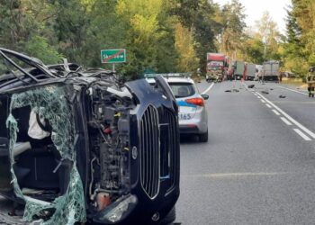 Zderzenie samochodu ciężarowego z osobówką