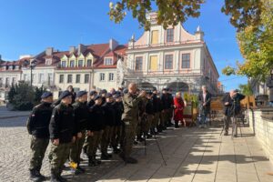 Nie tylko broń i ćwiczenia, ale i pasja, która wycisza. Poplenerowa wystawa prac żołnierzy - Radio Kielce