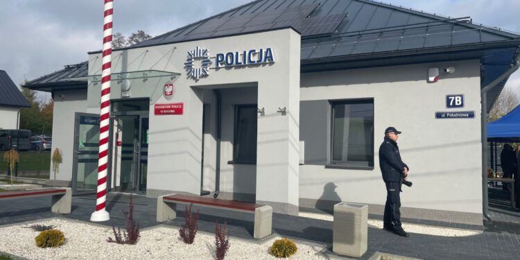 30.10.2024. Bogoria. Otwarcie posterunku policji / Fot. Grażyna Szlęzak - Radio Kielce