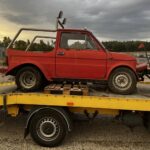 „Maluch” z pługiem / źródło: Muzeum Motoryzacji Polskie Drogi - Facebook