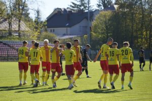 19.10.2024. Kielce. Piłka nożna III liga. Mecz Korona II Kielce - Chełmianka Chełm / Fot. Adrian Karwat - Radio Kielce