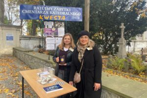 31.10.2024. Sandomierz. 32. Kwesta na rzecz ratowania zabytkowych nagrobków / Fot. Grażyna Szlęzak – Rado Kielce