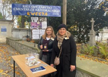 31.10.2024. Sandomierz. 32. Kwesta na rzecz ratowania zabytkowych nagrobków / Fot. Grażyna Szlęzak – Rado Kielce