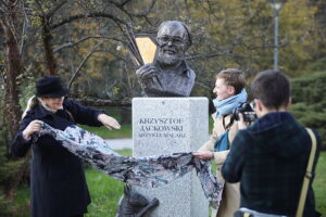 25.10.2024. Kielce. Odsłonięcie popiersia Krzysztofa Jackowskiego / Fot. Wiktor Taszłow - Radio Kielce