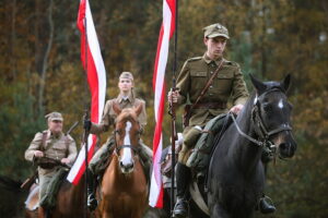 27.10.2024. Chotów. Rekonstrukcja bitwy pod Chotowem / Fot. Wiktor Taszłow - Radio Kielce